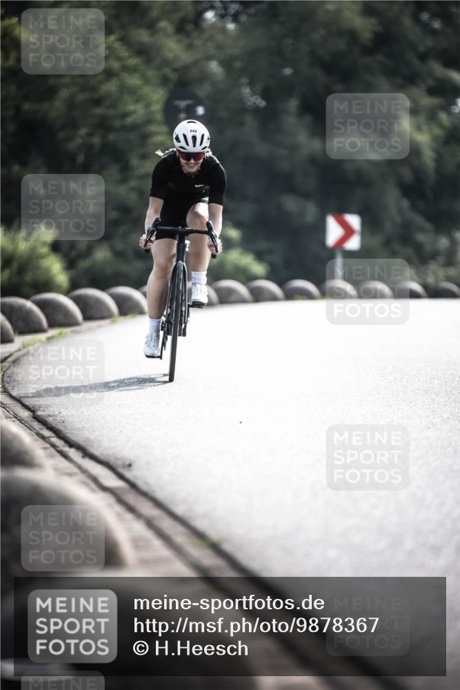 21.06.2026 - 29. Vierlanden-Triathlon H.Heesch http://msf.ph/oto/9878367 21.06.2026 09:07:49 Radfahren 242 meine-sportfotos.de