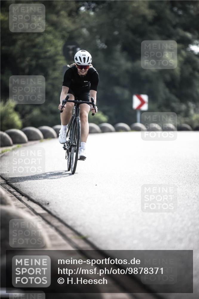 21.06.2026 - 29. Vierlanden-Triathlon H.Heesch http://msf.ph/oto/9878371 21.06.2026 09:07:49 Radfahren 242 meine-sportfotos.de