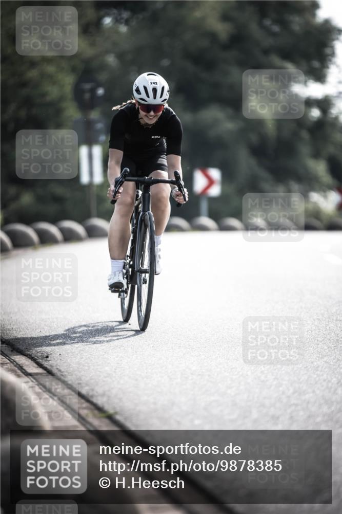 21.06.2026 - 29. Vierlanden-Triathlon H.Heesch http://msf.ph/oto/9878385 21.06.2026 09:07:50 Radfahren 213, 242 meine-sportfotos.de