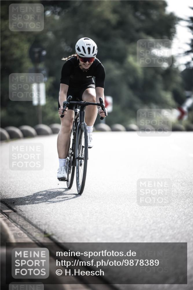 21.06.2026 - 29. Vierlanden-Triathlon H.Heesch http://msf.ph/oto/9878389 21.06.2026 09:07:50 Radfahren 213, 242 meine-sportfotos.de