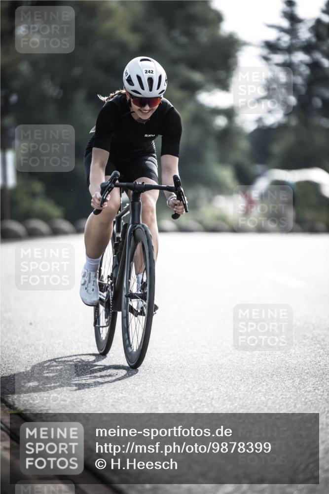 21.06.2026 - 29. Vierlanden-Triathlon H.Heesch http://msf.ph/oto/9878399 21.06.2026 09:07:50 Radfahren 213, 242 meine-sportfotos.de