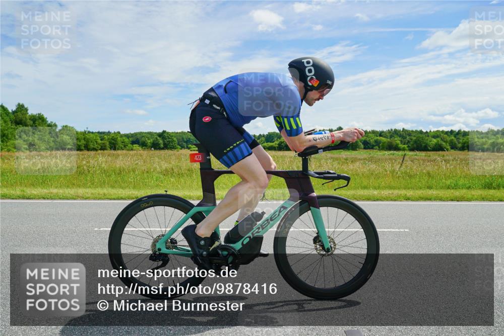 21.06.2026 - Viking Triathlon Michael Burmester http://msf.ph/oto/9878416 21.06.2026 12:18:19 Radfahren 5, 25, 354, 423, 448, 520, 520, 547, 575, 633, 636 meine-sportfotos.de