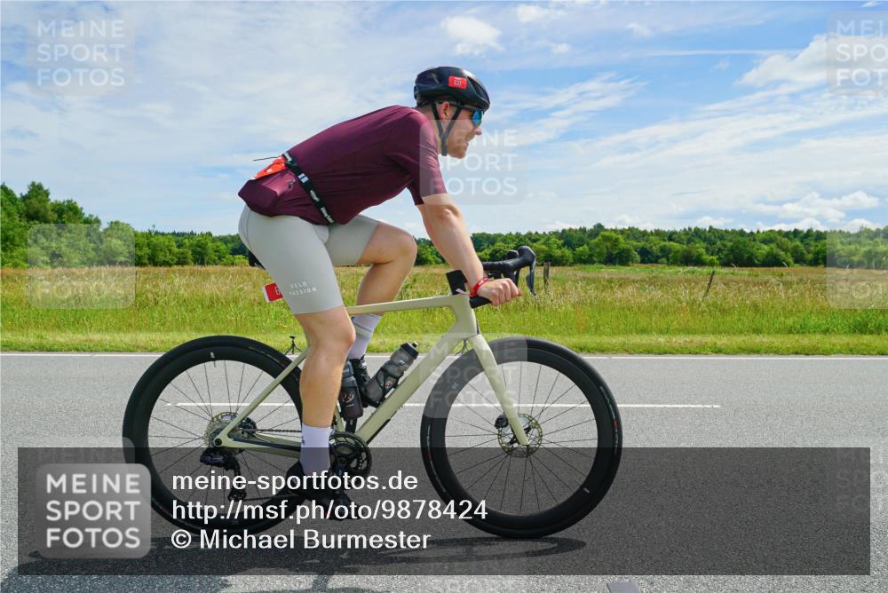 21.06.2026 - Viking Triathlon Michael Burmester http://msf.ph/oto/9878424 21.06.2026 12:18:21 Radfahren 5, 25, 423, 448, 520, 520, 547, 575, 633, 636 meine-sportfotos.de