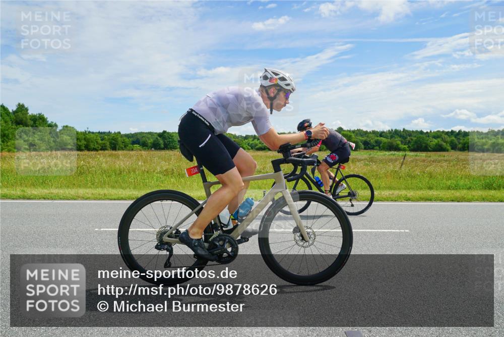 21.06.2026 - Viking Triathlon Michael Burmester http://msf.ph/oto/9878626 21.06.2026 12:21:42 Radfahren 100, 100, 102, 147, 161, 202, 214, 234, 249, 275, 399, 465, 469, 475, 505, 508, 533, 624, 632, 650 meine-sportfotos.de