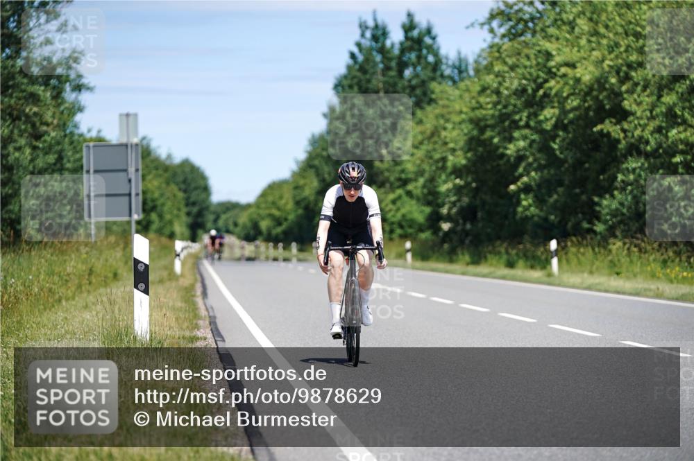 21.06.2026 - Viking Triathlon Michael Burmester http://msf.ph/oto/9878629 21.06.2026 13:08:43 Radfahren 182, 207, 207, 262, 318, 325, 439 meine-sportfotos.de
