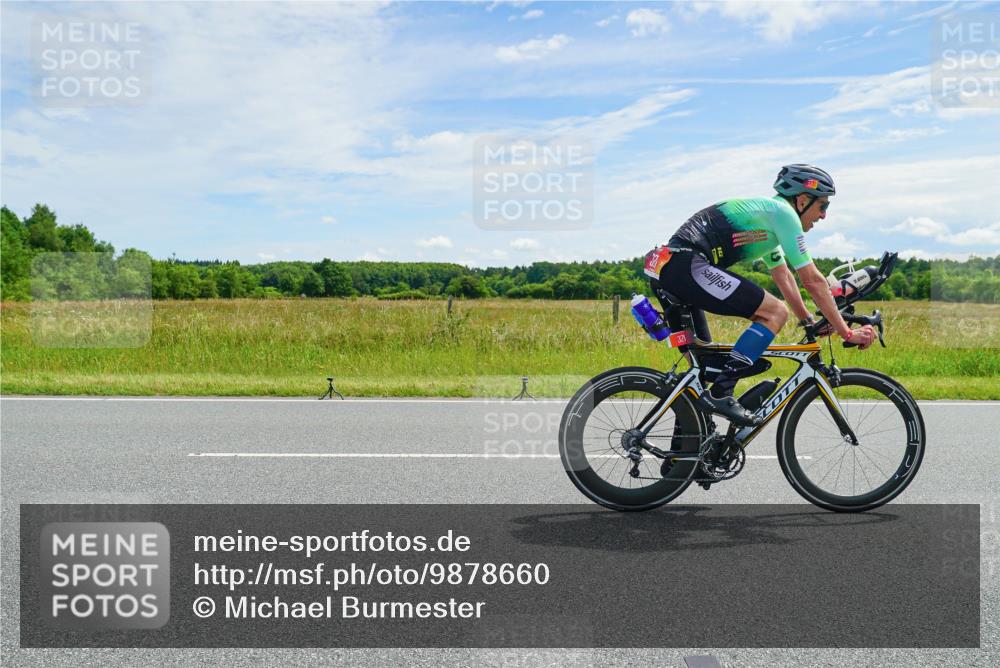 21.06.2026 - Viking Triathlon Michael Burmester http://msf.ph/oto/9878660 21.06.2026 12:21:56 Radfahren 41, 53, 86, 100, 102, 202, 243, 321, 324, 341, 469, 533, 624, 632, 645, 668, 670 meine-sportfotos.de