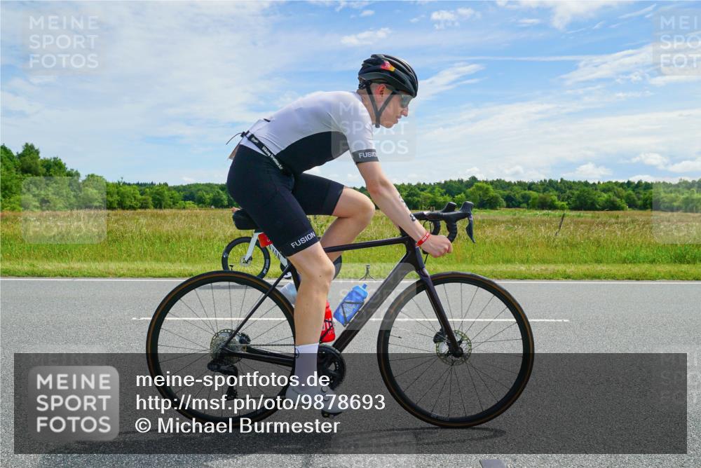 21.06.2026 - Viking Triathlon Michael Burmester http://msf.ph/oto/9878693 21.06.2026 12:22:22 Radfahren 94, 192, 219, 239, 262, 318, 369, 467, 523, 548, 606, 644 meine-sportfotos.de