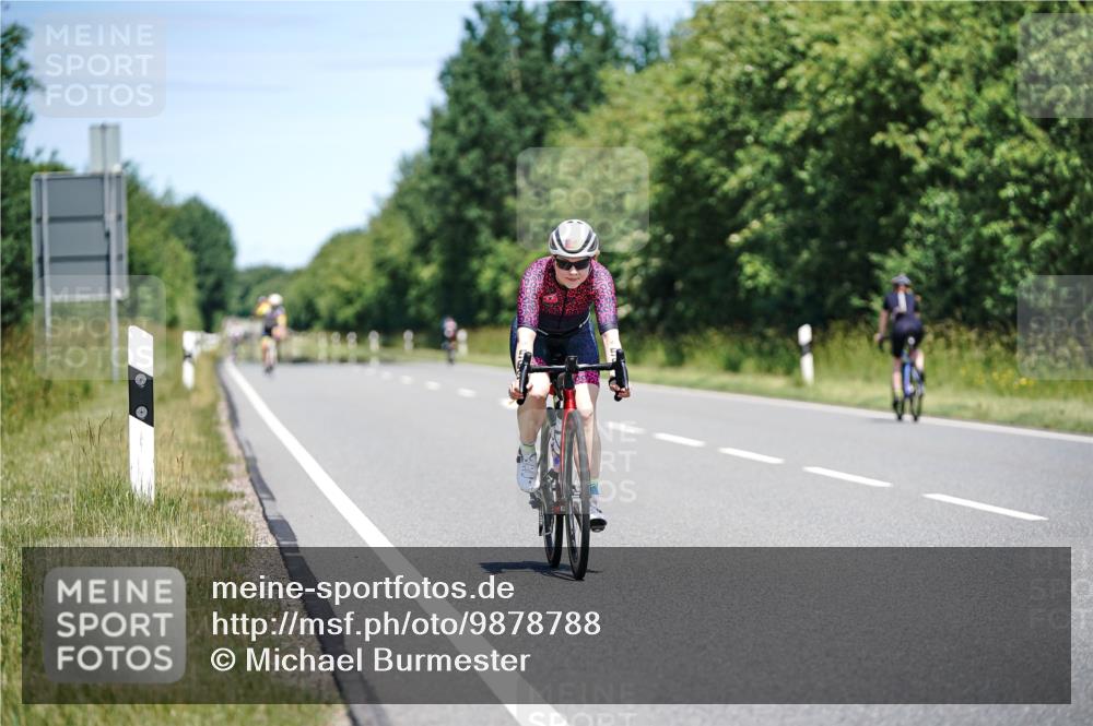 21.06.2026 - Viking Triathlon Michael Burmester http://msf.ph/oto/9878788 21.06.2026 13:09:31 Radfahren 223, 388, 563, 602, 632, 656 meine-sportfotos.de