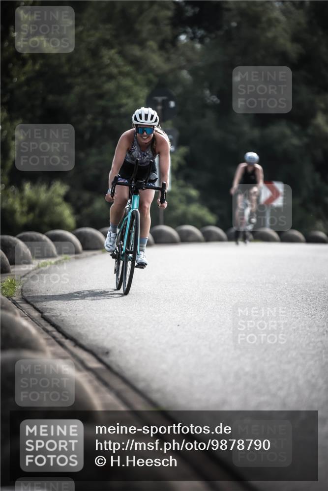 21.06.2026 - 29. Vierlanden-Triathlon H.Heesch http://msf.ph/oto/9878790 21.06.2026 09:09:53 Radfahren 229, 240 meine-sportfotos.de