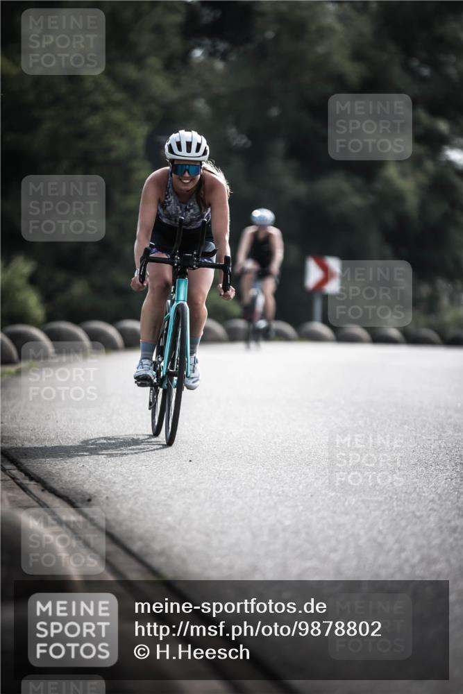 21.06.2026 - 29. Vierlanden-Triathlon H.Heesch http://msf.ph/oto/9878802 21.06.2026 09:09:53 Radfahren 229, 240 meine-sportfotos.de