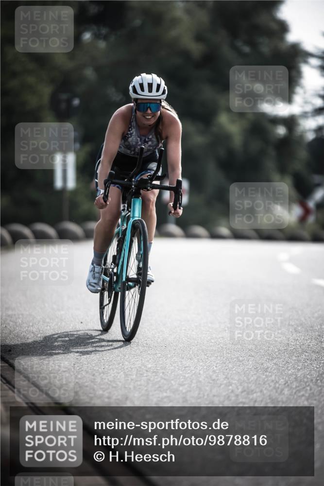 21.06.2026 - 29. Vierlanden-Triathlon H.Heesch http://msf.ph/oto/9878816 21.06.2026 09:09:54 Radfahren 229, 240 meine-sportfotos.de
