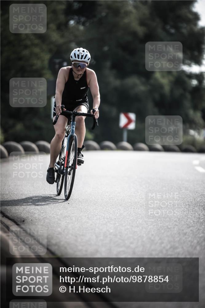 21.06.2026 - 29. Vierlanden-Triathlon H.Heesch http://msf.ph/oto/9878854 21.06.2026 09:09:57 Radfahren 229, 231, 240 meine-sportfotos.de