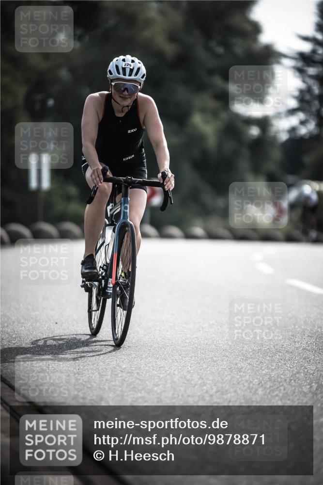 21.06.2026 - 29. Vierlanden-Triathlon H.Heesch http://msf.ph/oto/9878871 21.06.2026 09:09:57 Radfahren 229, 231, 240 meine-sportfotos.de