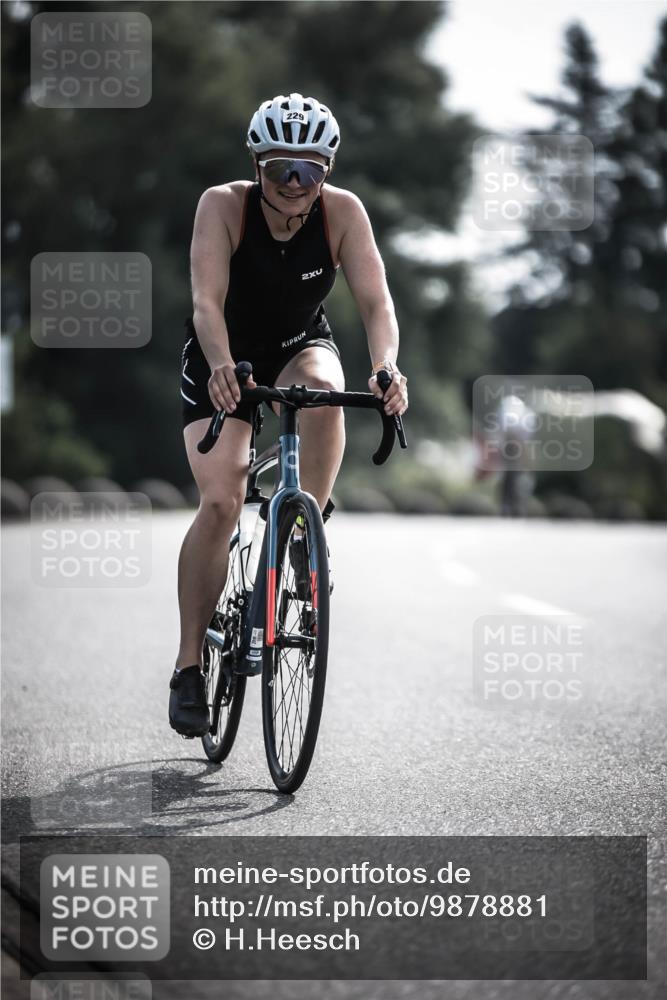 21.06.2026 - 29. Vierlanden-Triathlon H.Heesch http://msf.ph/oto/9878881 21.06.2026 09:09:57 Radfahren 229, 231, 240 meine-sportfotos.de