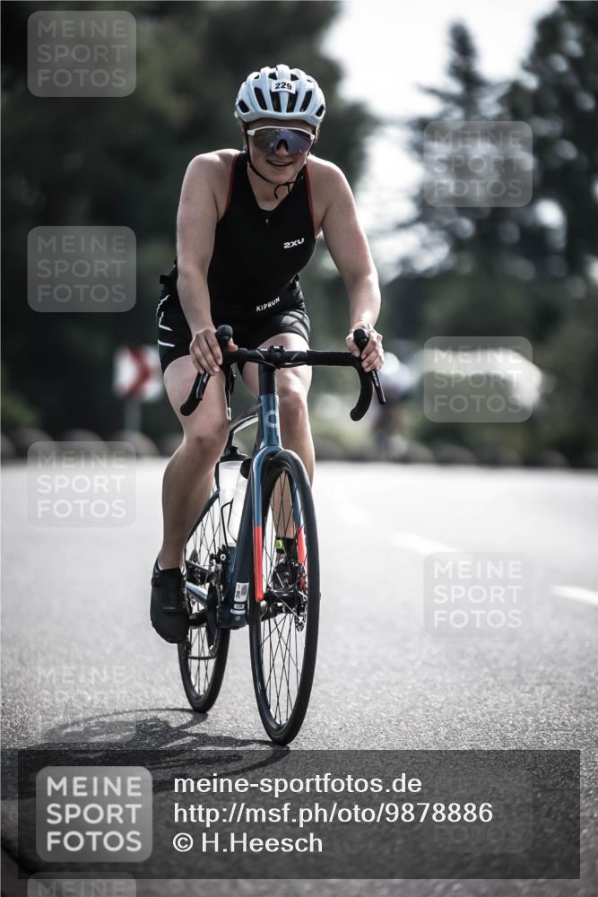 21.06.2026 - 29. Vierlanden-Triathlon H.Heesch http://msf.ph/oto/9878886 21.06.2026 09:09:57 Radfahren 229, 231, 240 meine-sportfotos.de