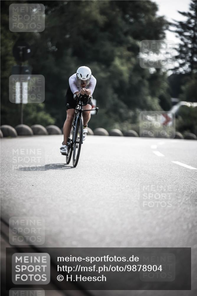 21.06.2026 - 29. Vierlanden-Triathlon H.Heesch http://msf.ph/oto/9878904 21.06.2026 09:10:02 Radfahren 231 meine-sportfotos.de