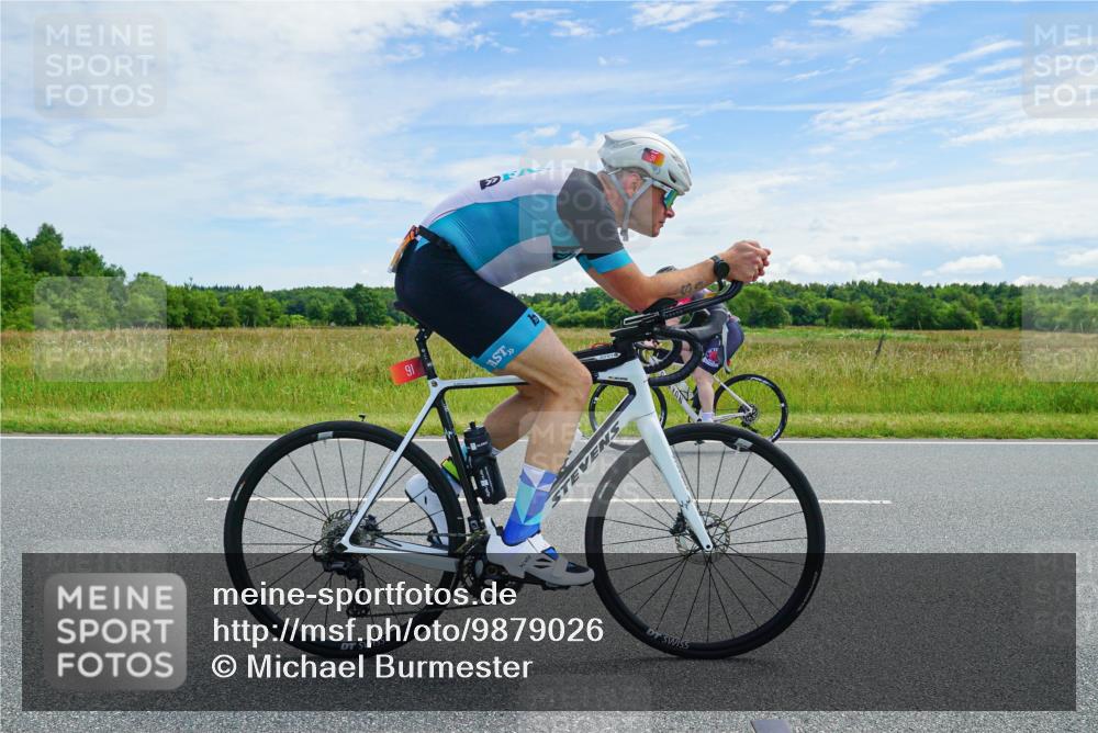 21.06.2026 - Viking Triathlon Michael Burmester http://msf.ph/oto/9879026 21.06.2026 12:25:14 Radfahren 26, 36, 44, 48, 55, 91, 105, 163, 166, 173, 179, 316, 348, 387, 419, 455, 565, 608 meine-sportfotos.de