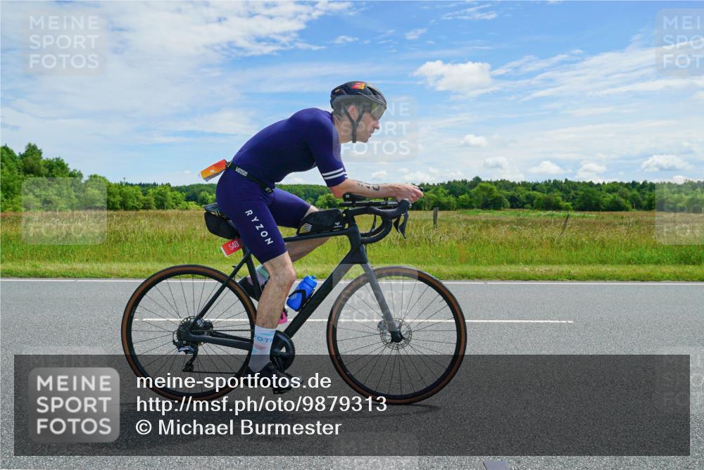21.06.2026 - Viking Triathlon Michael Burmester http://msf.ph/oto/9879313 21.06.2026 12:29:43 Radfahren 66, 101, 196, 302, 526, 540, 560, 617 meine-sportfotos.de