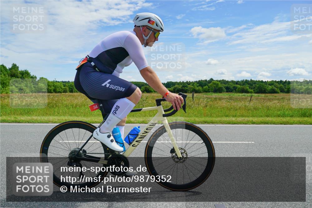 21.06.2026 - Viking Triathlon Michael Burmester http://msf.ph/oto/9879352 21.06.2026 12:30:15 Radfahren 99, 220, 255, 261, 314, 355, 613, 631, 631 meine-sportfotos.de