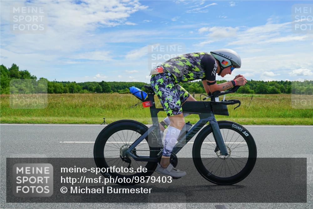 21.06.2026 - Viking Triathlon Michael Burmester http://msf.ph/oto/9879403 21.06.2026 12:31:03 Radfahren 34, 45, 107, 125, 151, 175, 188, 199, 241, 252, 296, 327, 340, 383, 414, 445, 485, 553, 567, 574, 578, 663 meine-sportfotos.de