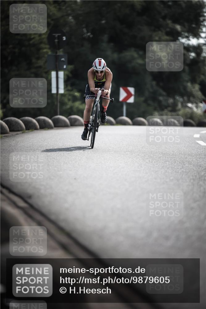 21.06.2026 - 29. Vierlanden-Triathlon H.Heesch http://msf.ph/oto/9879605 21.06.2026 09:12:06 Radfahren 241 meine-sportfotos.de