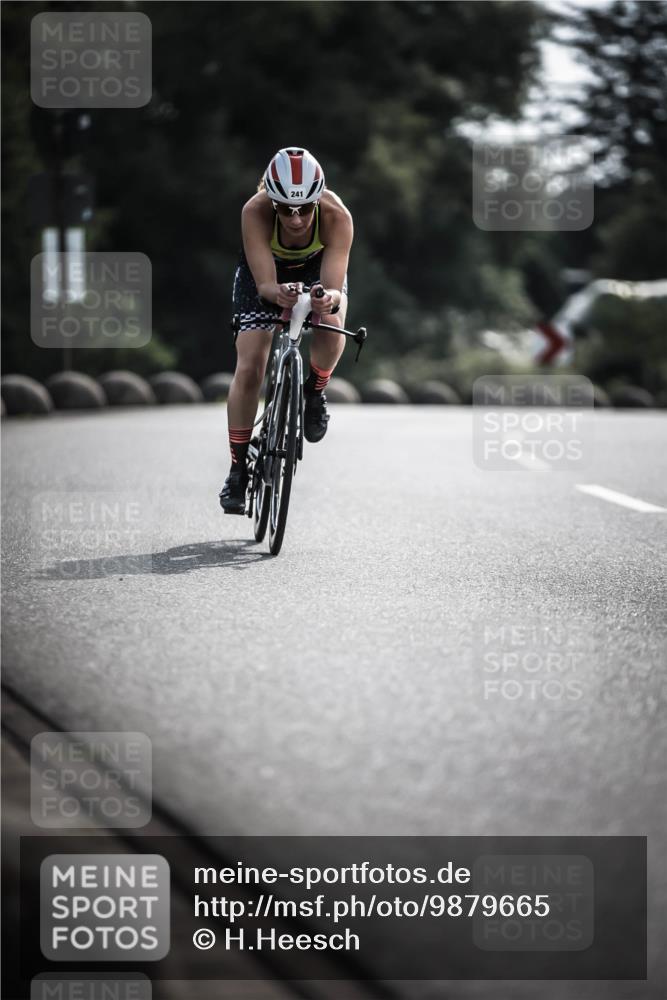 21.06.2026 - 29. Vierlanden-Triathlon H.Heesch http://msf.ph/oto/9879665 21.06.2026 09:12:07 Radfahren 241 meine-sportfotos.de