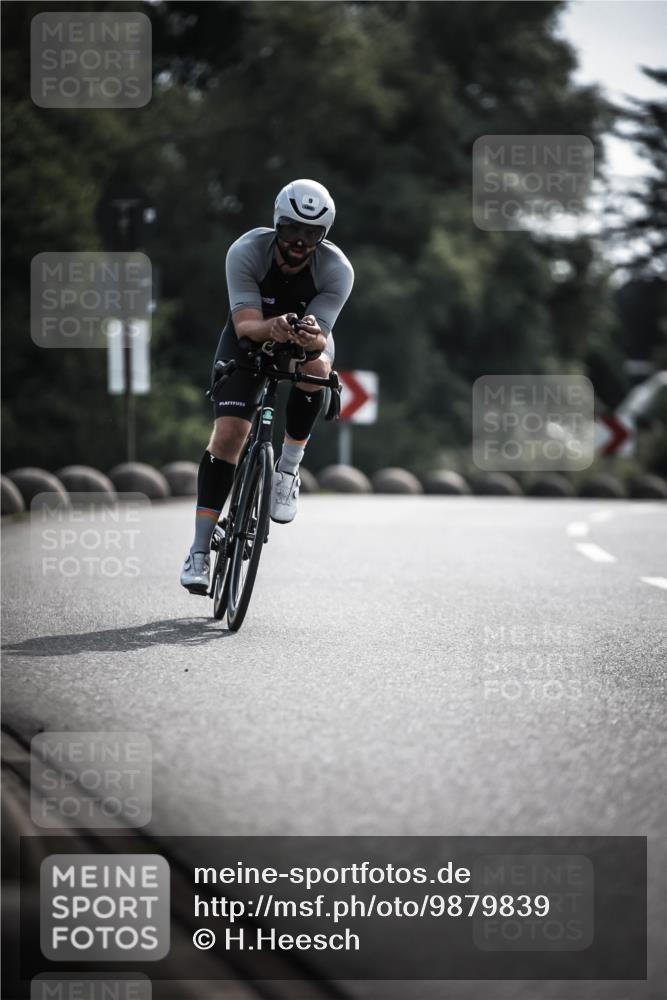 21.06.2026 - 29. Vierlanden-Triathlon H.Heesch http://msf.ph/oto/9879839 21.06.2026 09:12:26 Radfahren 9, 23, 57 meine-sportfotos.de