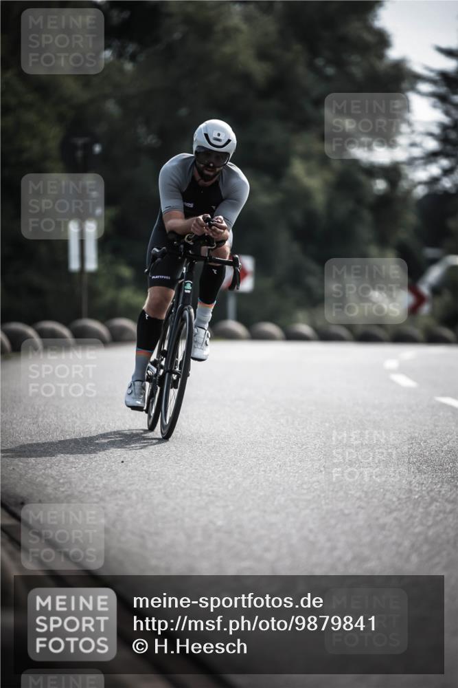 21.06.2026 - 29. Vierlanden-Triathlon H.Heesch http://msf.ph/oto/9879841 21.06.2026 09:12:26 Radfahren 9, 23, 57 meine-sportfotos.de
