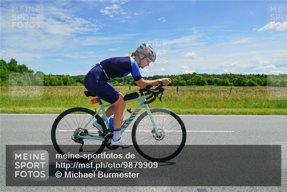 21.06.2026 - Viking Triathlon Michael Burmester http://msf.ph/oto/9879909 21.06.2026 12:38:19 Radfahren 123, 203, 203, 221, 415, 416, 461, 461, 551 meine-sportfotos.de