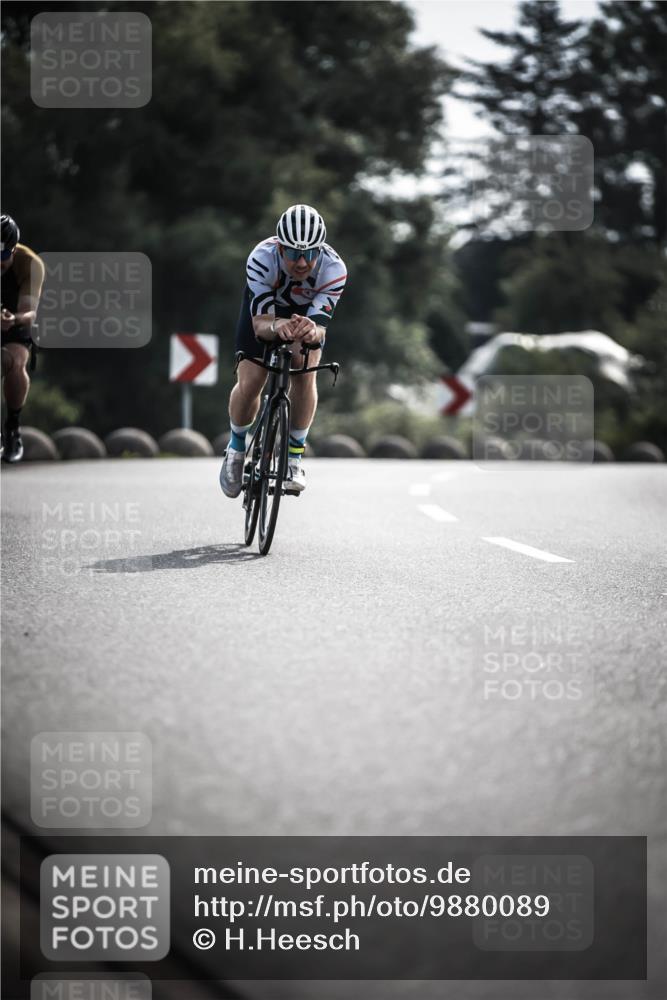 21.06.2026 - 29. Vierlanden-Triathlon H.Heesch http://msf.ph/oto/9880089 21.06.2026 09:12:43 Radfahren 13, 15, 45, 132, 290 meine-sportfotos.de