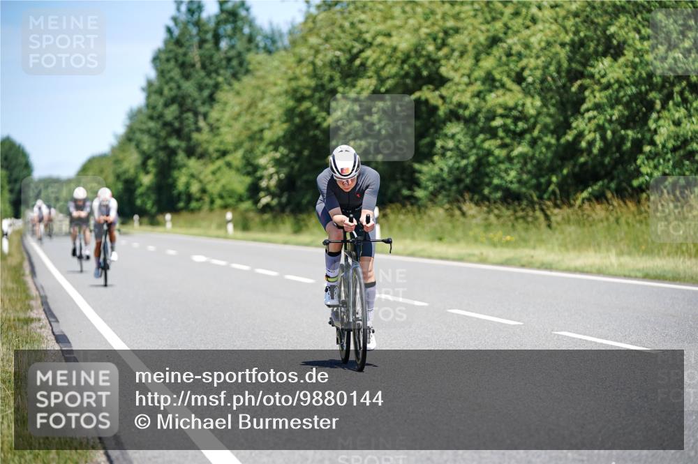 21.06.2026 - Viking Triathlon Michael Burmester http://msf.ph/oto/9880144 21.06.2026 13:18:49 Radfahren 305, 344, 463 meine-sportfotos.de