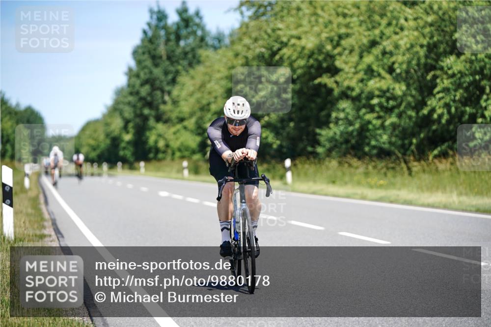 21.06.2026 - Viking Triathlon Michael Burmester http://msf.ph/oto/9880178 21.06.2026 13:18:53 Radfahren 39, 305, 344, 463 meine-sportfotos.de