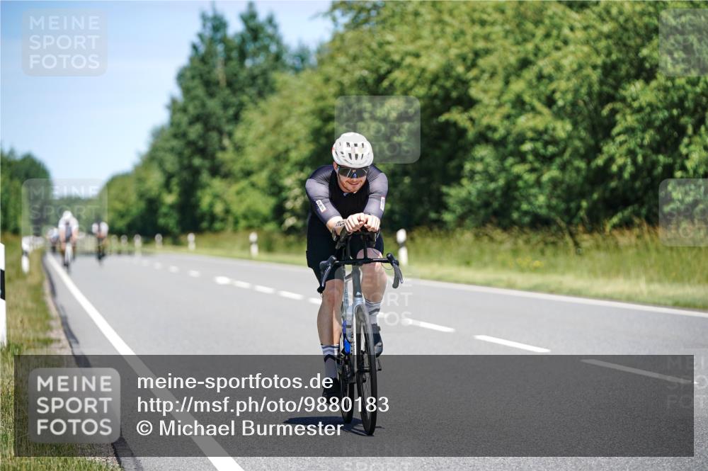 21.06.2026 - Viking Triathlon Michael Burmester http://msf.ph/oto/9880183 21.06.2026 13:18:54 Radfahren 39, 305, 344, 463 meine-sportfotos.de