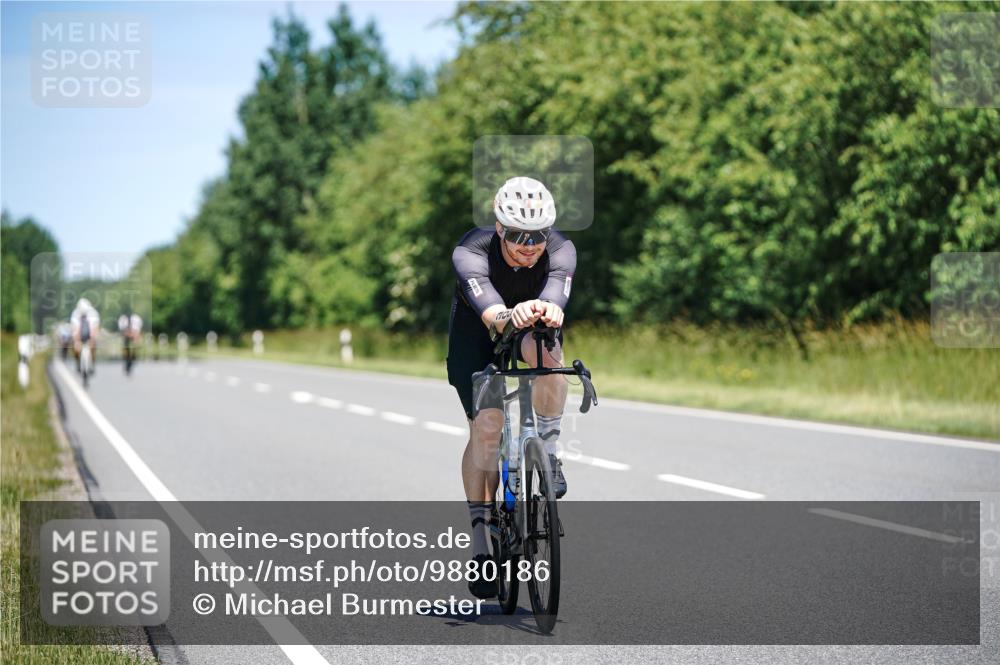 21.06.2026 - Viking Triathlon Michael Burmester http://msf.ph/oto/9880186 21.06.2026 13:18:54 Radfahren 39, 305, 344, 463 meine-sportfotos.de
