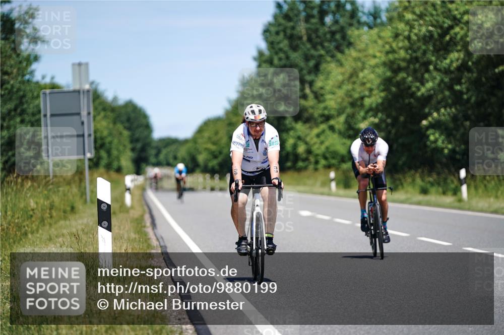 21.06.2026 - Viking Triathlon Michael Burmester http://msf.ph/oto/9880199 21.06.2026 13:19:01 Radfahren 39, 305, 326, 463 meine-sportfotos.de