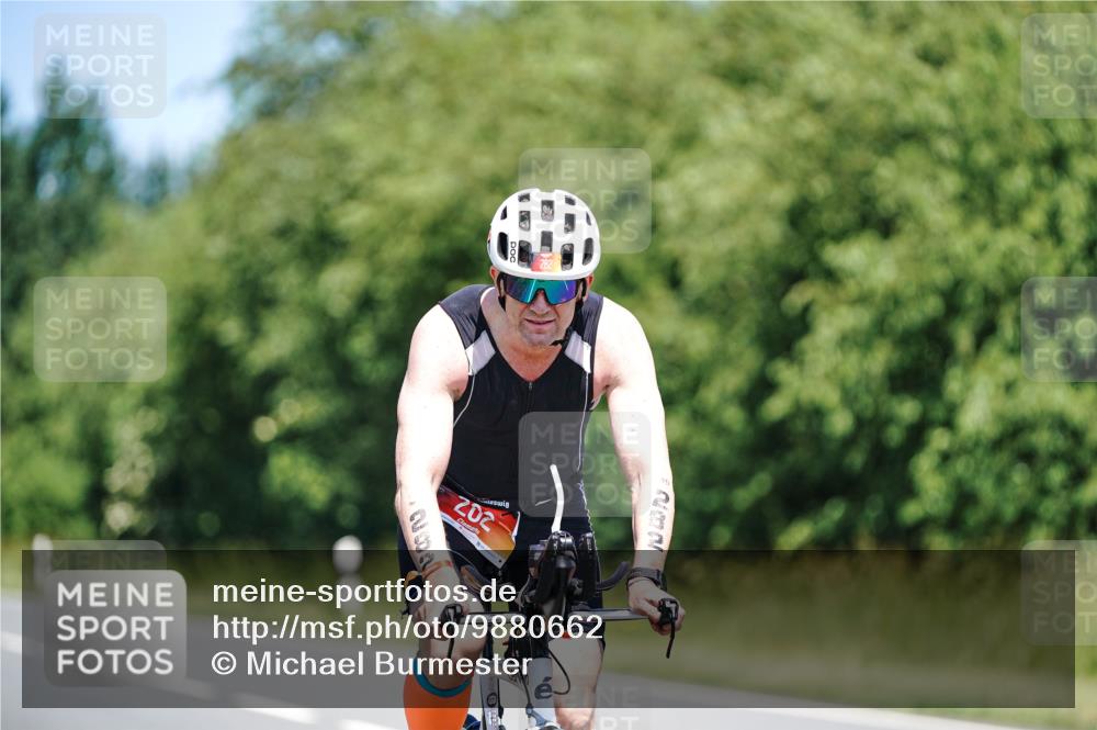 21.06.2026 - Viking Triathlon Michael Burmester http://msf.ph/oto/9880662 21.06.2026 13:24:14 Radfahren 282, 331, 658 meine-sportfotos.de