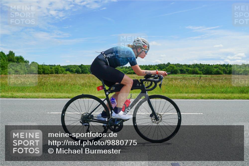 21.06.2026 - Viking Triathlon Michael Burmester http://msf.ph/oto/9880775 21.06.2026 12:48:44 Radfahren 44, 273, 330, 379 meine-sportfotos.de