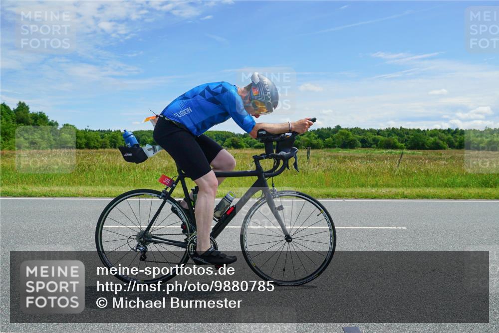 21.06.2026 - Viking Triathlon Michael Burmester http://msf.ph/oto/9880785 21.06.2026 12:48:48 Radfahren 44, 316, 330, 379, 455 meine-sportfotos.de