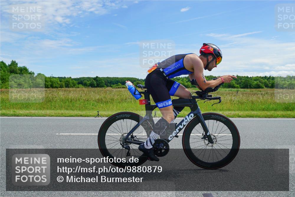 21.06.2026 - Viking Triathlon Michael Burmester http://msf.ph/oto/9880879 21.06.2026 12:50:40 Radfahren 26, 190, 211, 261, 387, 463, 556 meine-sportfotos.de