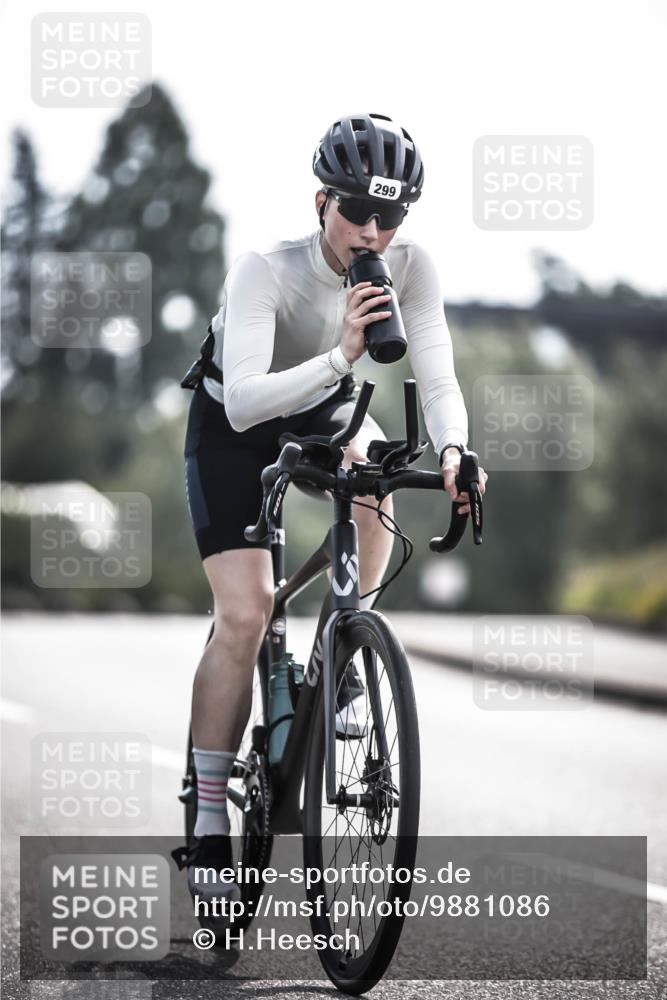 21.06.2026 - 29. Vierlanden-Triathlon H.Heesch http://msf.ph/oto/9881086 21.06.2026 09:14:40 Radfahren 183, 299, 302 meine-sportfotos.de