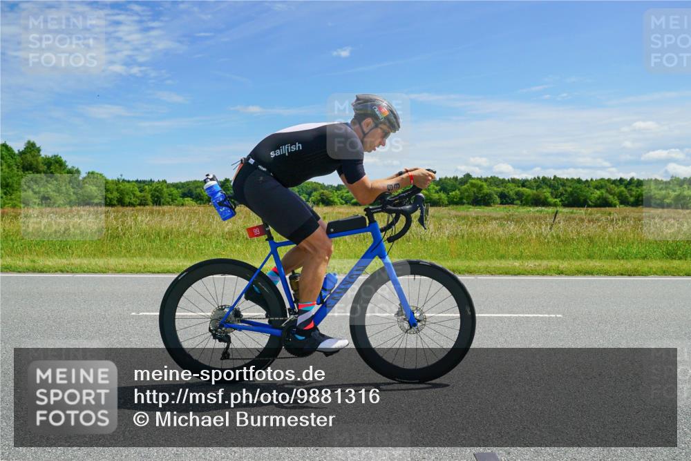 21.06.2026 - Viking Triathlon Michael Burmester http://msf.ph/oto/9881316 21.06.2026 12:56:02 Radfahren 56, 56, 172, 206, 485, 567 meine-sportfotos.de