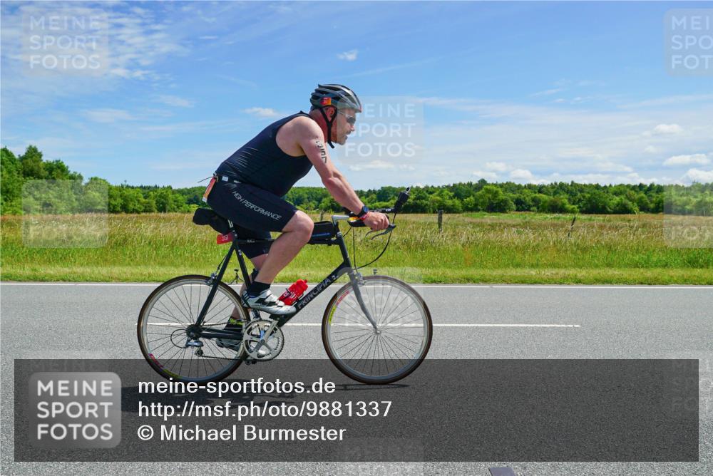 21.06.2026 - Viking Triathlon Michael Burmester http://msf.ph/oto/9881337 21.06.2026 12:56:21 Radfahren 33, 113, 137, 255, 287, 357 meine-sportfotos.de