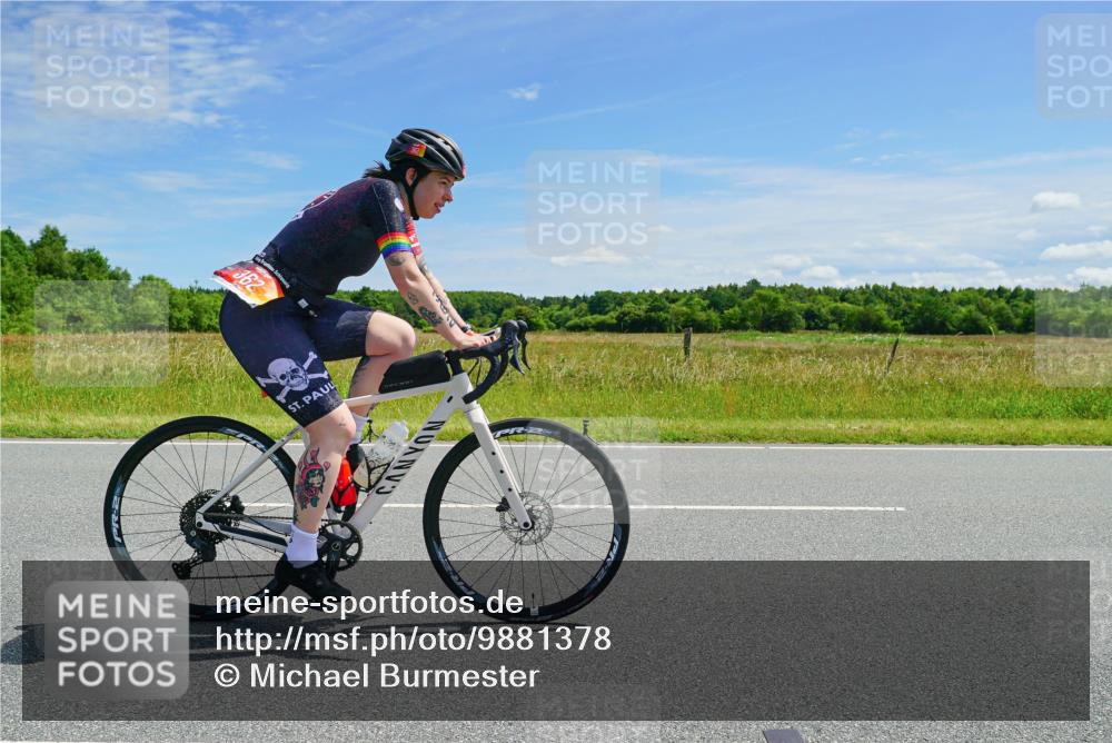 21.06.2026 - Viking Triathlon Michael Burmester http://msf.ph/oto/9881378 21.06.2026 12:57:15 Radfahren 106, 212, 212, 245, 335, 362, 403, 427 meine-sportfotos.de