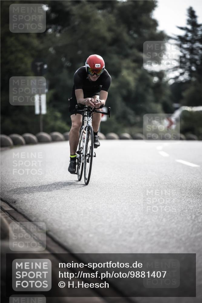 21.06.2026 - 29. Vierlanden-Triathlon H.Heesch http://msf.ph/oto/9881407 21.06.2026 09:15:54 Radfahren 62, 128, 145 meine-sportfotos.de