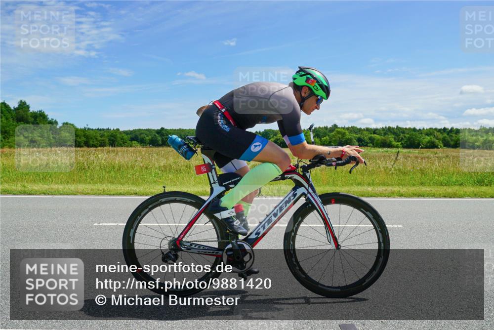 21.06.2026 - Viking Triathlon Michael Burmester http://msf.ph/oto/9881420 21.06.2026 12:57:37 Radfahren 77, 85, 88, 93, 141, 199, 274, 315, 393, 492, 497 meine-sportfotos.de