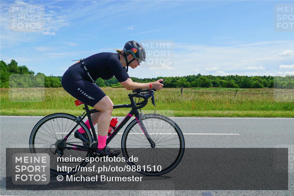21.06.2026 - Viking Triathlon Michael Burmester http://msf.ph/oto/9881510 21.06.2026 12:59:00 Radfahren 69, 127, 528, 557 meine-sportfotos.de