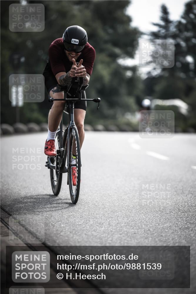 21.06.2026 - 29. Vierlanden-Triathlon H.Heesch http://msf.ph/oto/9881539 21.06.2026 09:16:12 Radfahren 61, 212, 1354 meine-sportfotos.de