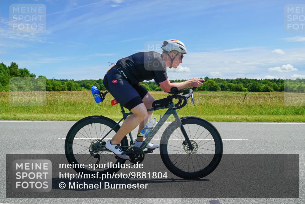 21.06.2026 - Viking Triathlon Michael Burmester http://msf.ph/oto/9881804 21.06.2026 13:04:50 Radfahren 217, 229, 300, 496 meine-sportfotos.de