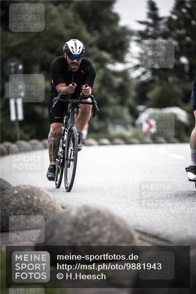 21.06.2026 - 29. Vierlanden-Triathlon H.Heesch http://msf.ph/oto/9881943 21.06.2026 10:32:35 Radfahren 12, 93, 217, 287, 299, 302, 324 meine-sportfotos.de