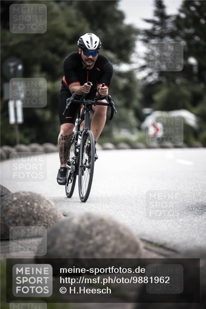 21.06.2026 - 29. Vierlanden-Triathlon H.Heesch http://msf.ph/oto/9881962 21.06.2026 10:32:35 Radfahren 12, 93, 217, 287, 299, 302, 324 meine-sportfotos.de